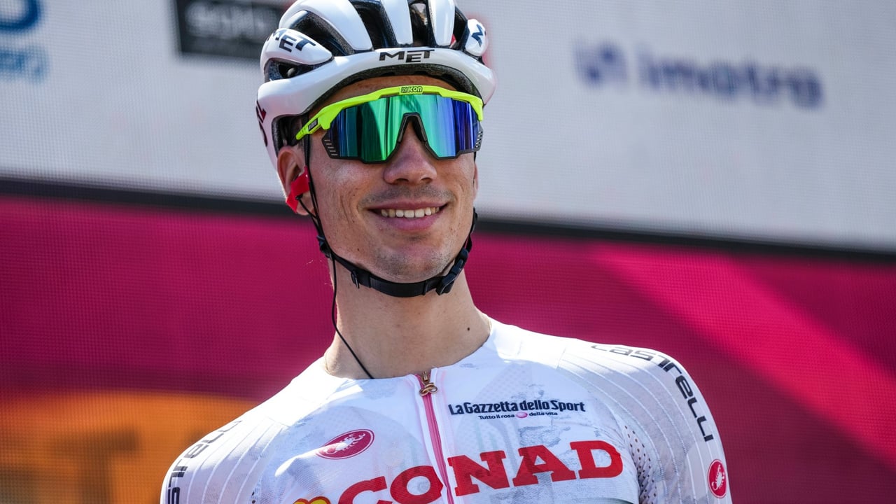 Juan Ayuso toma una decisión con el equipo Movistar