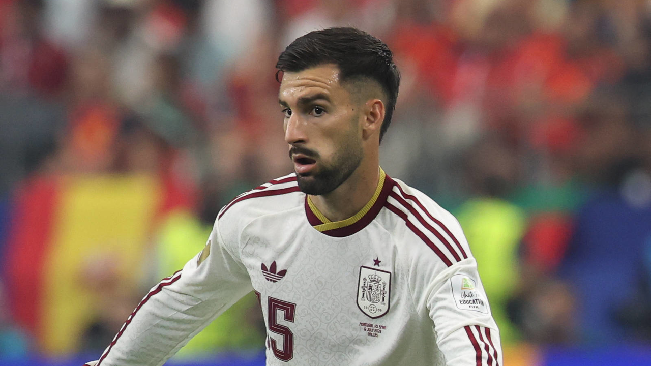 Álex Baena y España, con el corazón en el incendio de Almería