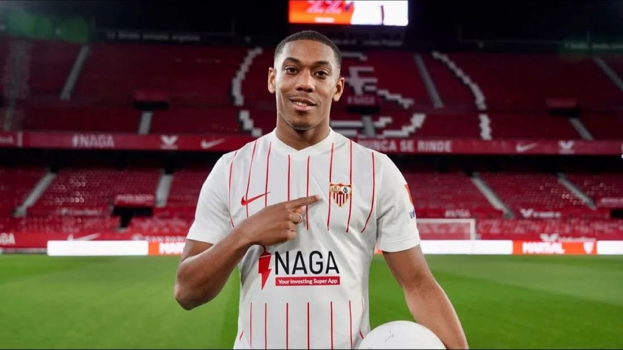 Anthony Martial explica el motivo de sus lesiones en el Sevilla, 'raja' sobre un rival del Betis y su símil con Benzema