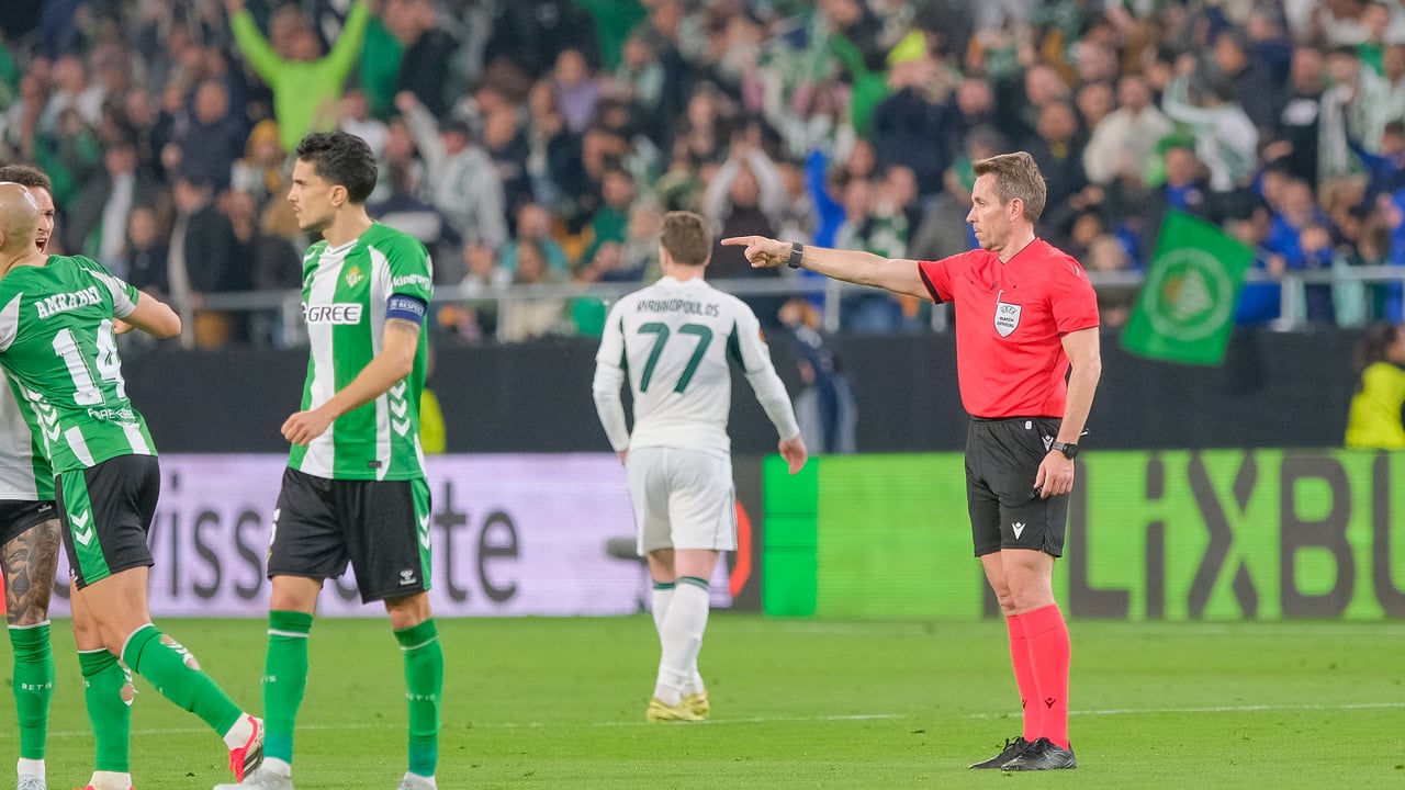 El fuera de juego de Abde en el gol de Amrabat: la sucesión de errores que impidieron que se anulara
