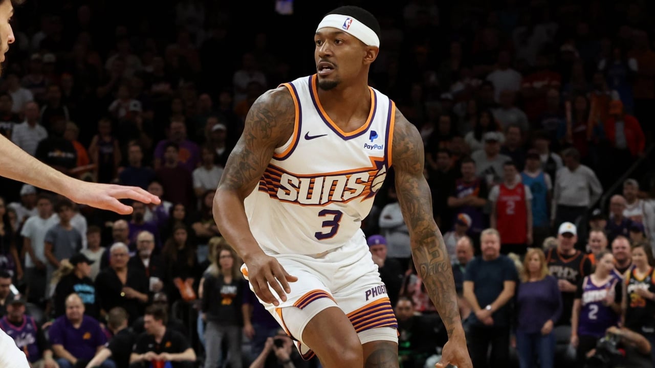 A Phoenix le surge un gran problema con Bradley Beal