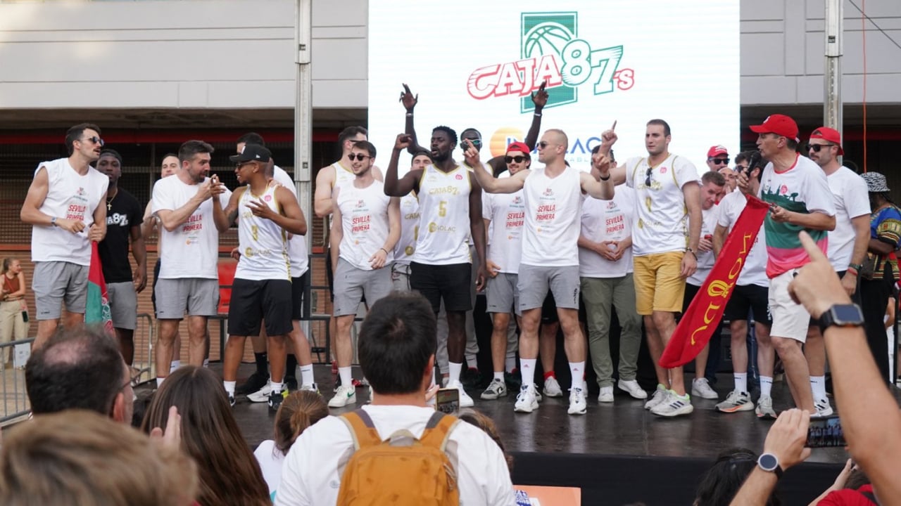 El Caja 87 celebra su ascenso por todo lo alto y con una firme promesa