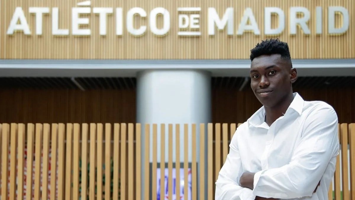 'Palo' del Granada al Atlético por Samu Omorodion