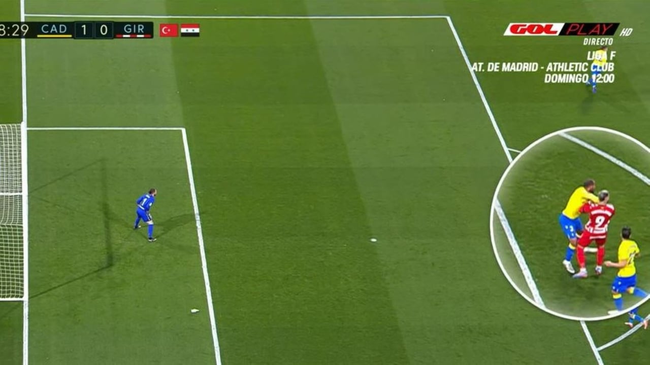 Polémica con el VAR en el Cádiz - Girona en una acción entre Fali y Taty Castellanos