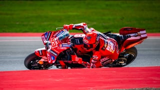 Marc Márquez se lleva un duro golpe en la parrilla de salida del GP de Aragón