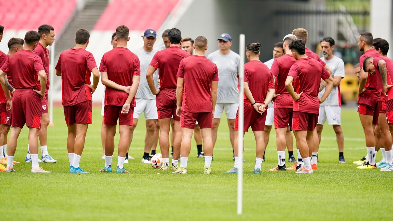 El Sevilla completa su primera sesión en Seúl a la espera de Marcao