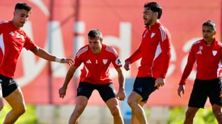 Almeyda dirige una sesión con Azpilicueta y Januzaj antes de romper su silencio