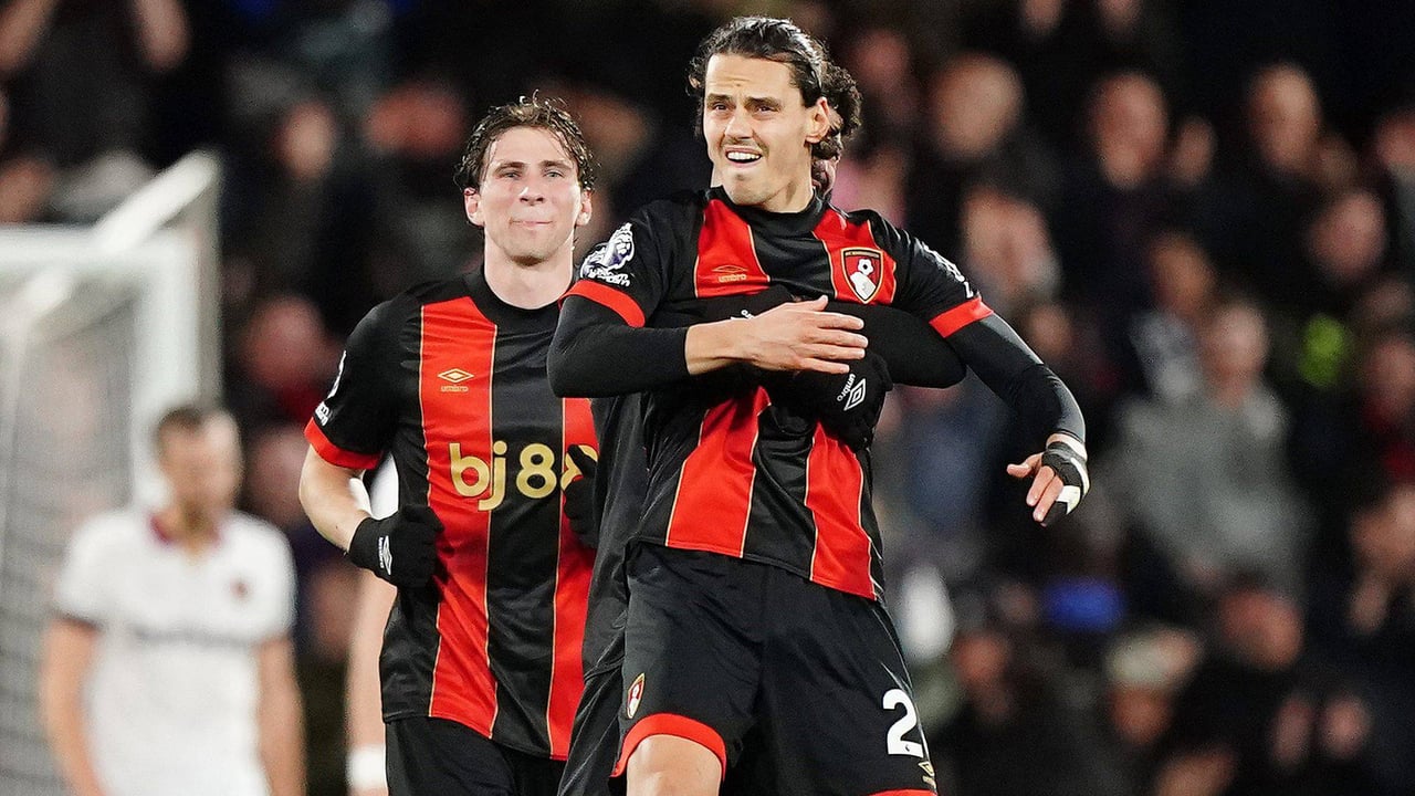 El Sevilla se mueve a tres bandas para reforzar la delantera