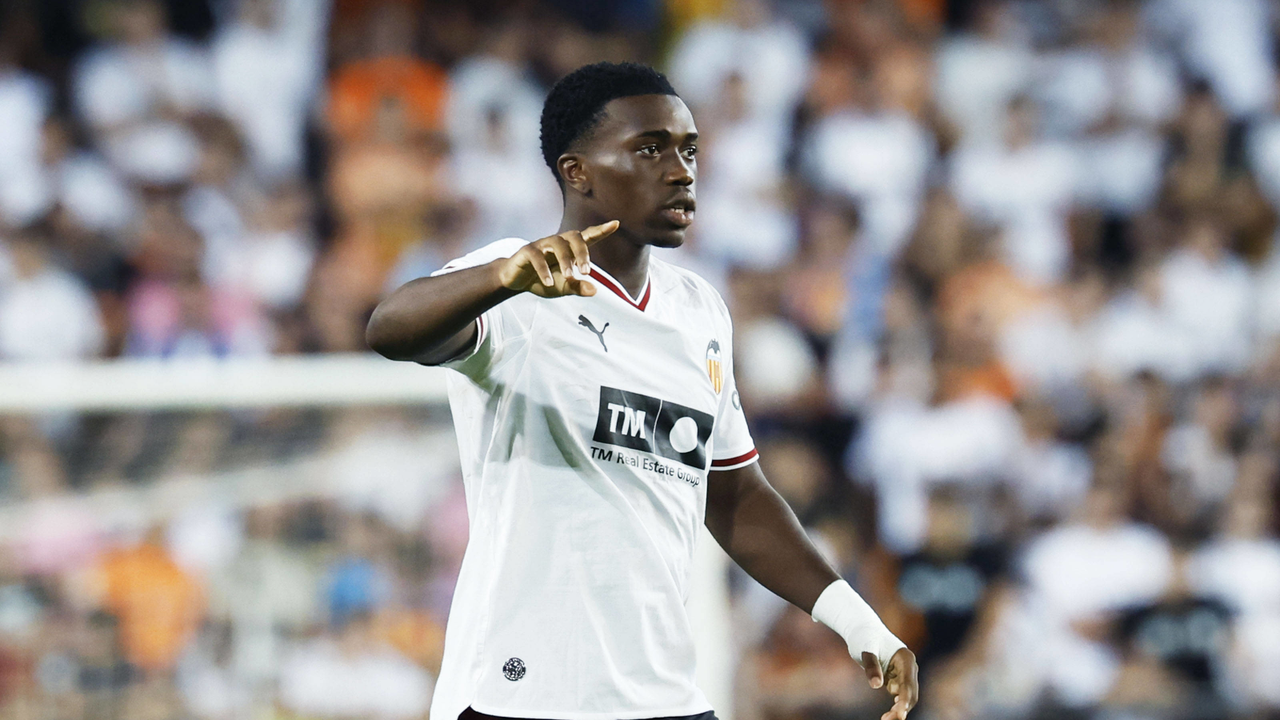 David Otorbi, el último talento del Valencia, elogiado por Carlos Corberán