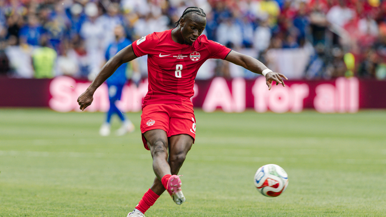 La escalofriante lesión de Koné en el Canadá - Catar saca la cara más solidaria del Mundial