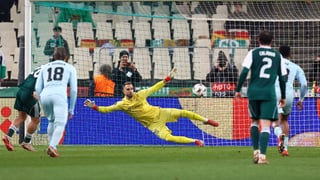 Ruibal y Valentín se libran, pero Llorente se pierde la vuelta tras un penalti polémico: aquí la explicación