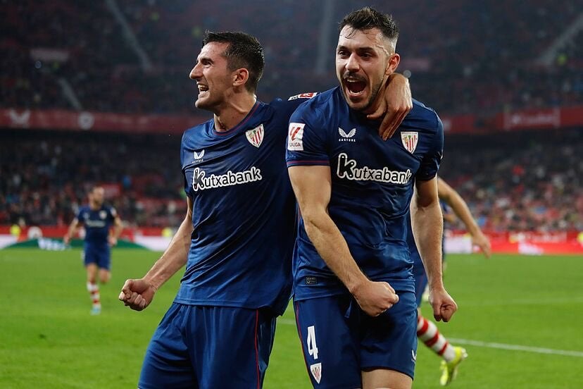 Aitor Paredes y la posible llegada de Laporte: "Con tres centrales es de sobra"