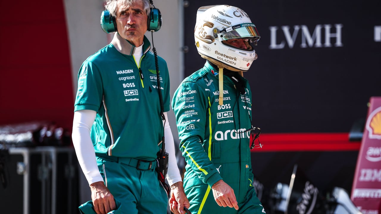 Aston Martin la lía y Fernando Alonso se retira en China