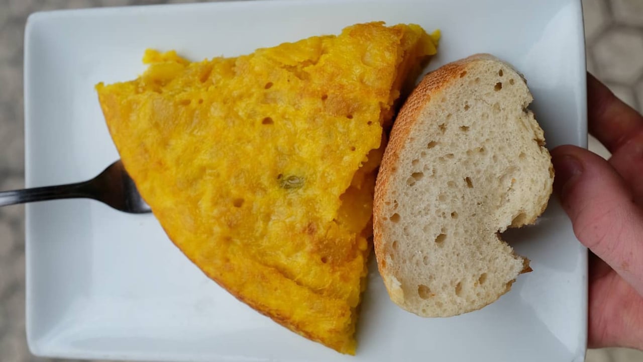 Tortilla de patatas en Gipuzkoa y Donostia: ¿Dónde comer los mejores pintxos?