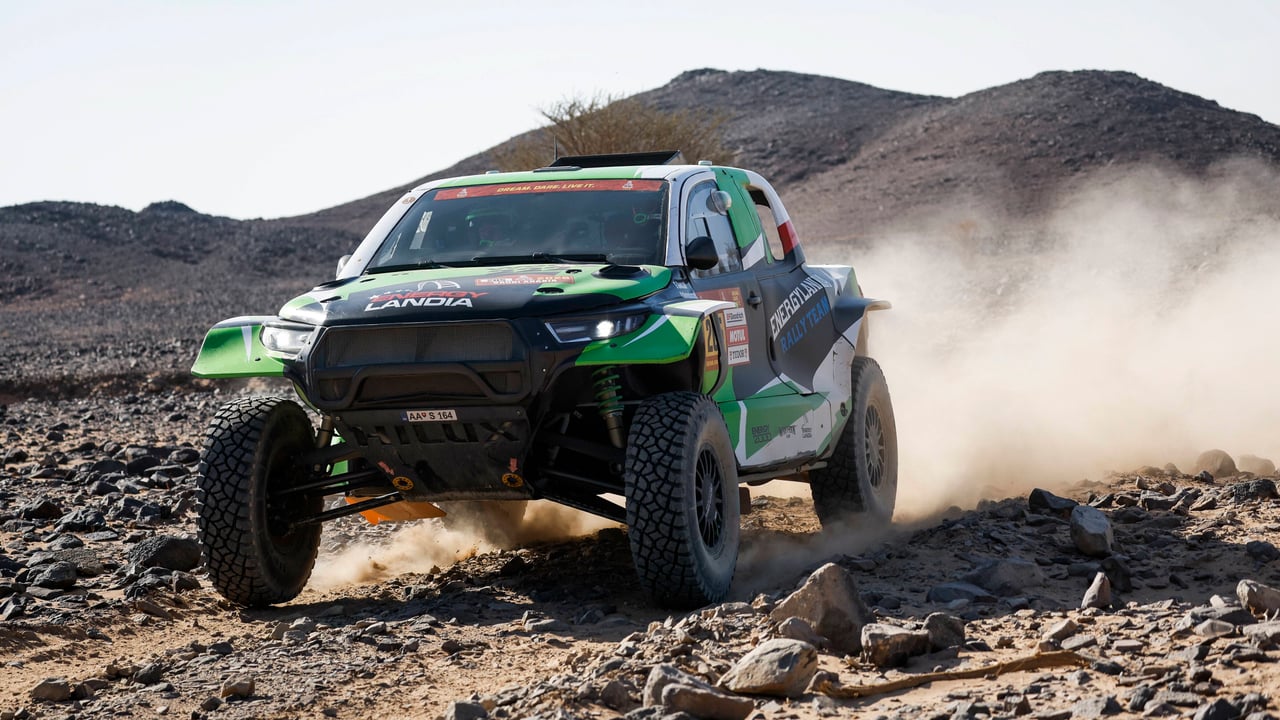 Eryk Goczal se presenta en sociedad y Nani Roma aprovecha el error de Al-Attiyah