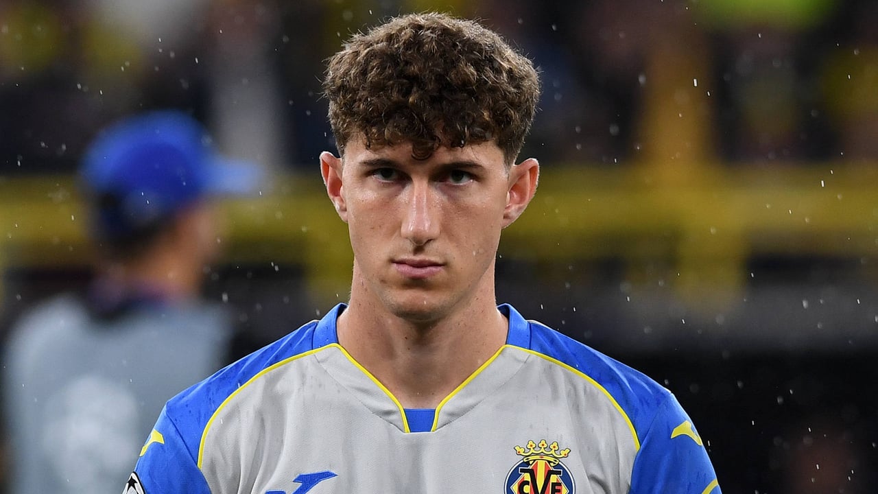 Pau Navarro, central del Villarreal, sobre su comparación con Puyol: "No me fijo en eso, tengo que forjar mi camino, pero es bueno que hablen bien de ti"