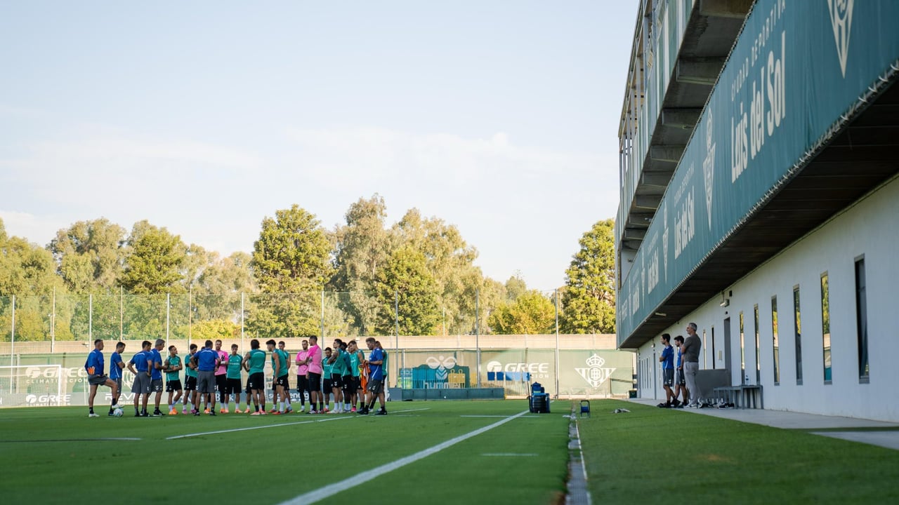 El Betis vuelve al trabajo pendiente de Amrabat, de Junior Firpo y del antagonista de Pellegrini