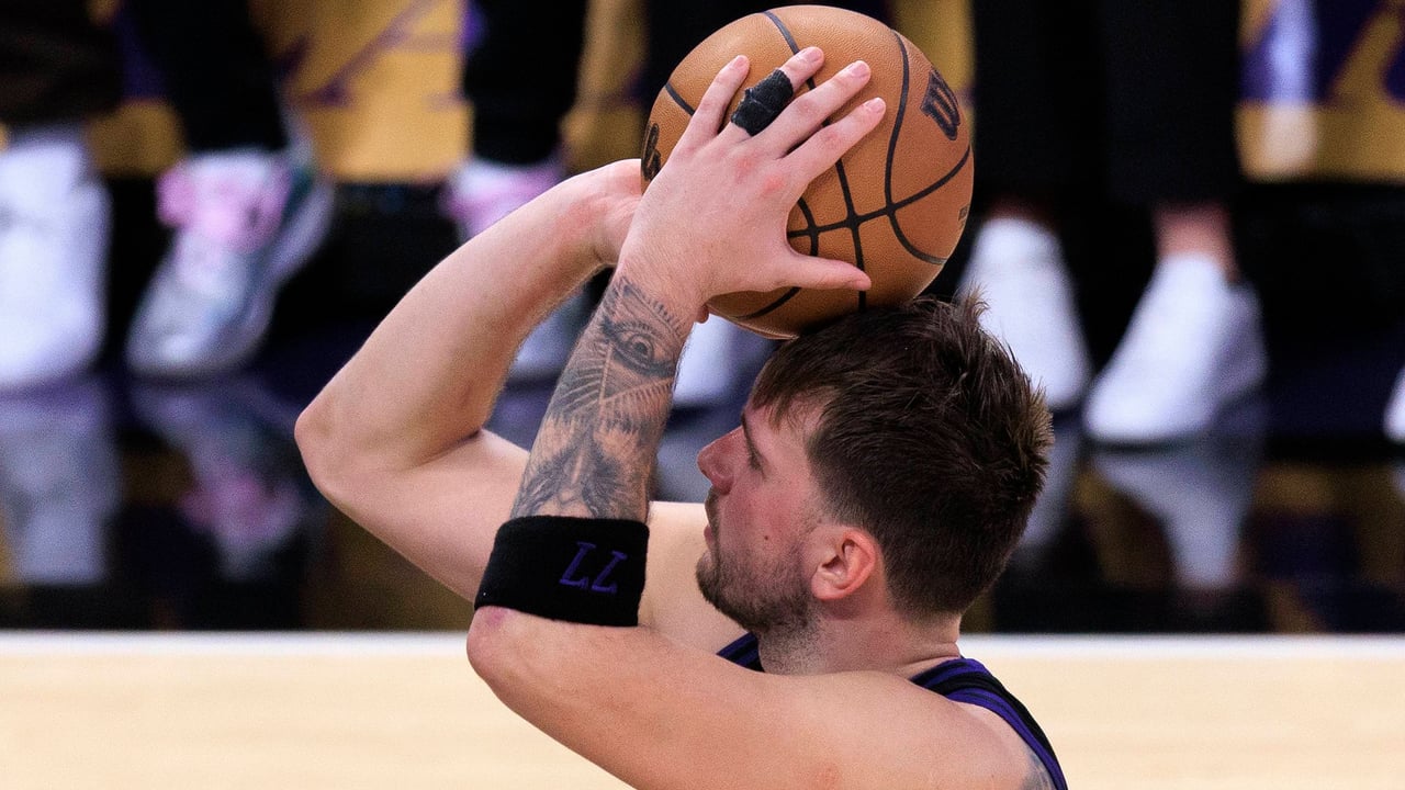Doncic es el amo y señor de los Lakers y Jordi Fernández aprovecha la baja de Jokic