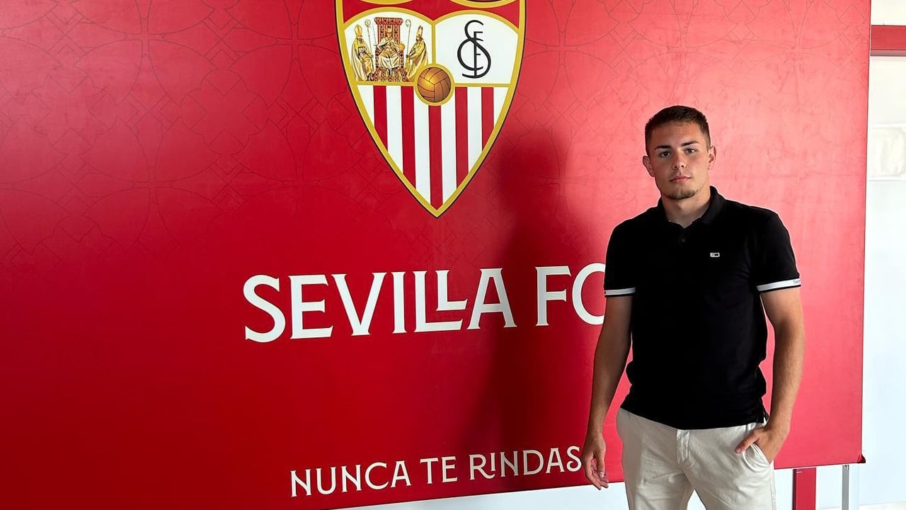 El central internacional que espera su momento en el Sevilla