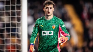 Agirrezabala regresa a Valencia y se fija como objetivo volver a jugar: el tiempo estimado de baja 