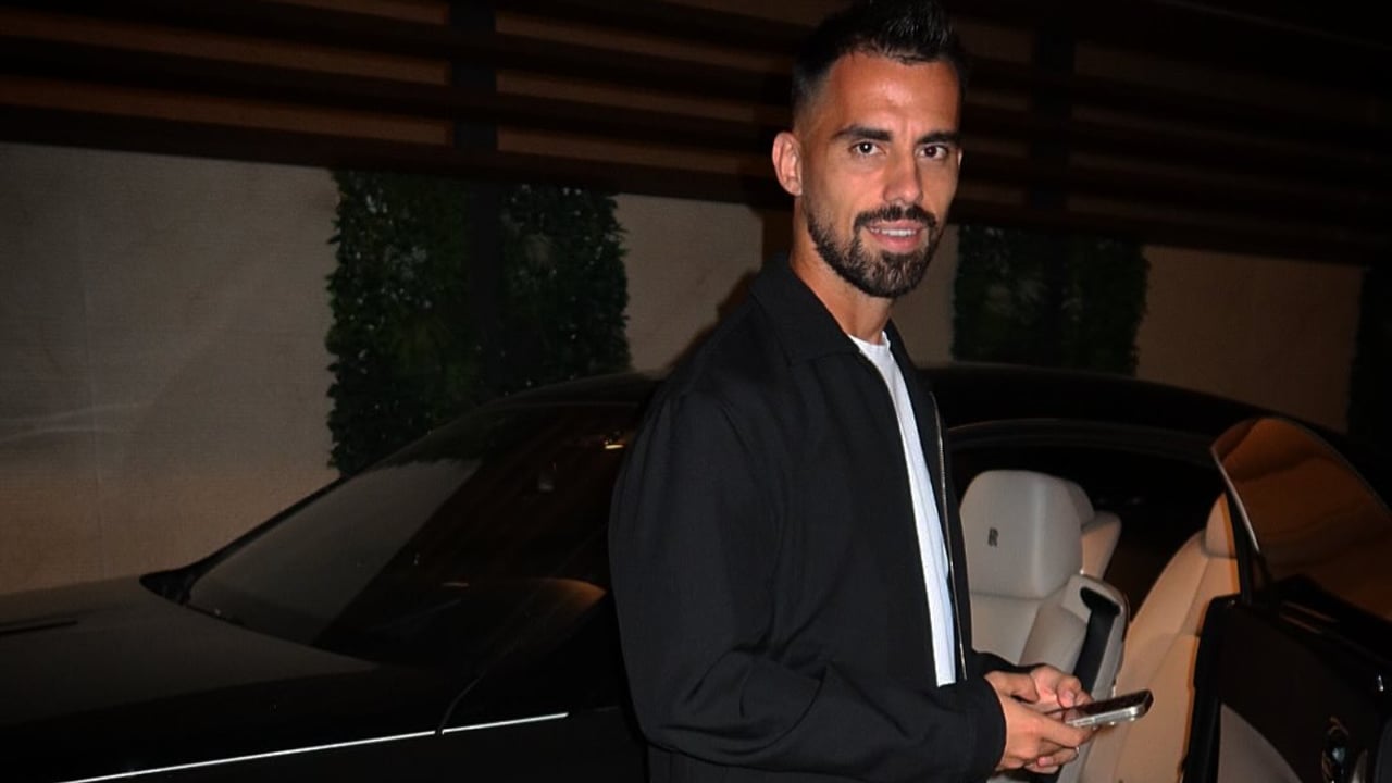 El Cádiz le empuja a la retirada y Suso recibe un cariñoso guiño de un Sevilla en busca de extremos
