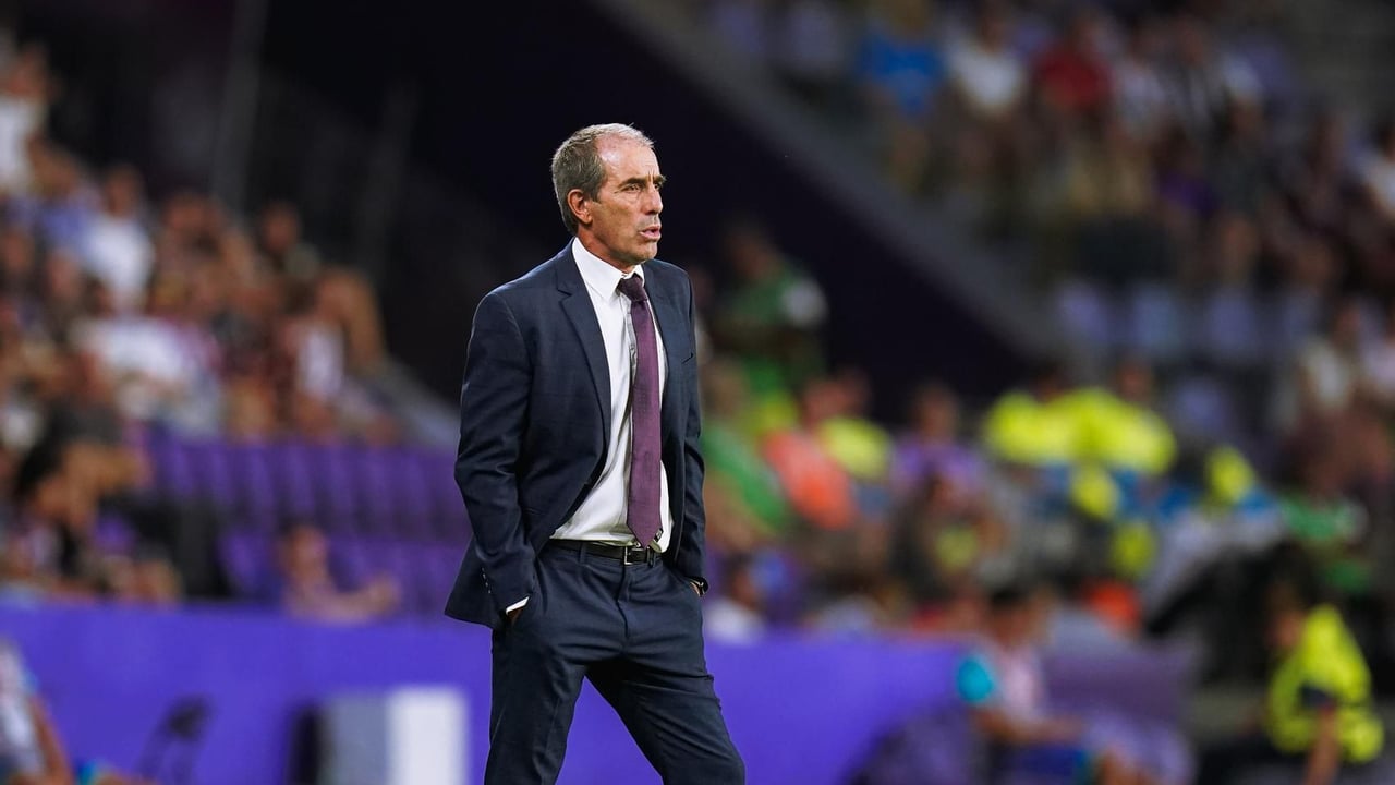 Guillermo Almada pierde los papeles y se enfrenta a la afición del Deportivo de La Coruña