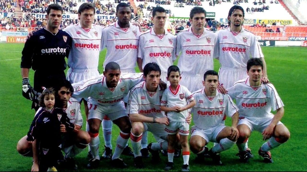 El Sevilla celebra ser equipo de Primera división: el golazo de Podestá cumple 25 años