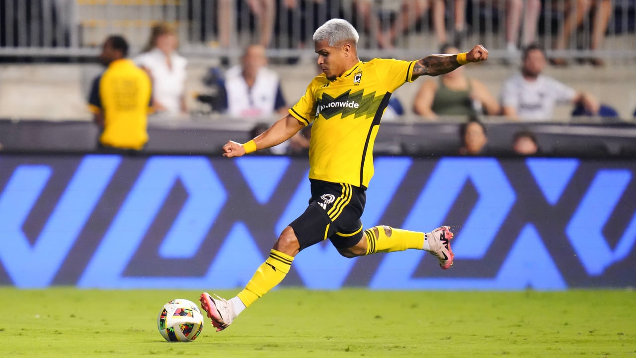 El Betis cierra el fichaje del 'Cucho' Hernández: las cifras de la operación