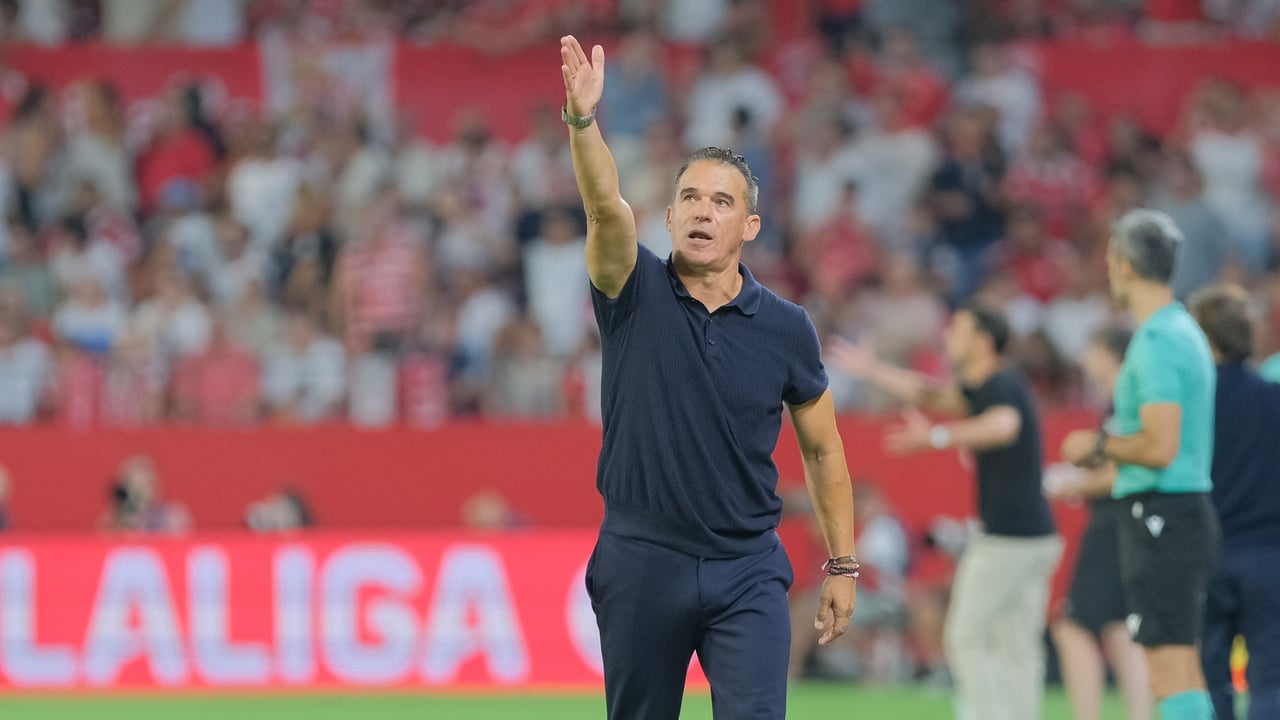 Luis García Plaza insiste en que "tiene que venir gente" a un equipo "de pico y pala" al que ya sólo le quedan "40 puntos"