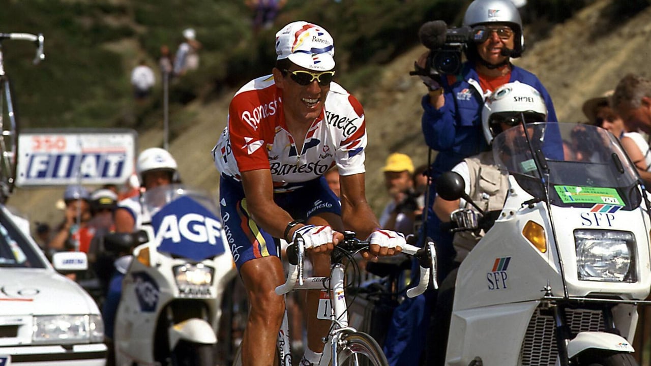 Perico Delgado, excampeón del Tour: "Miguel Induráin pudo ganar el Tour del 90, pero prefirió esperarme a mí. Era un caballero. Peleaba por el compañero antes que por su interés"