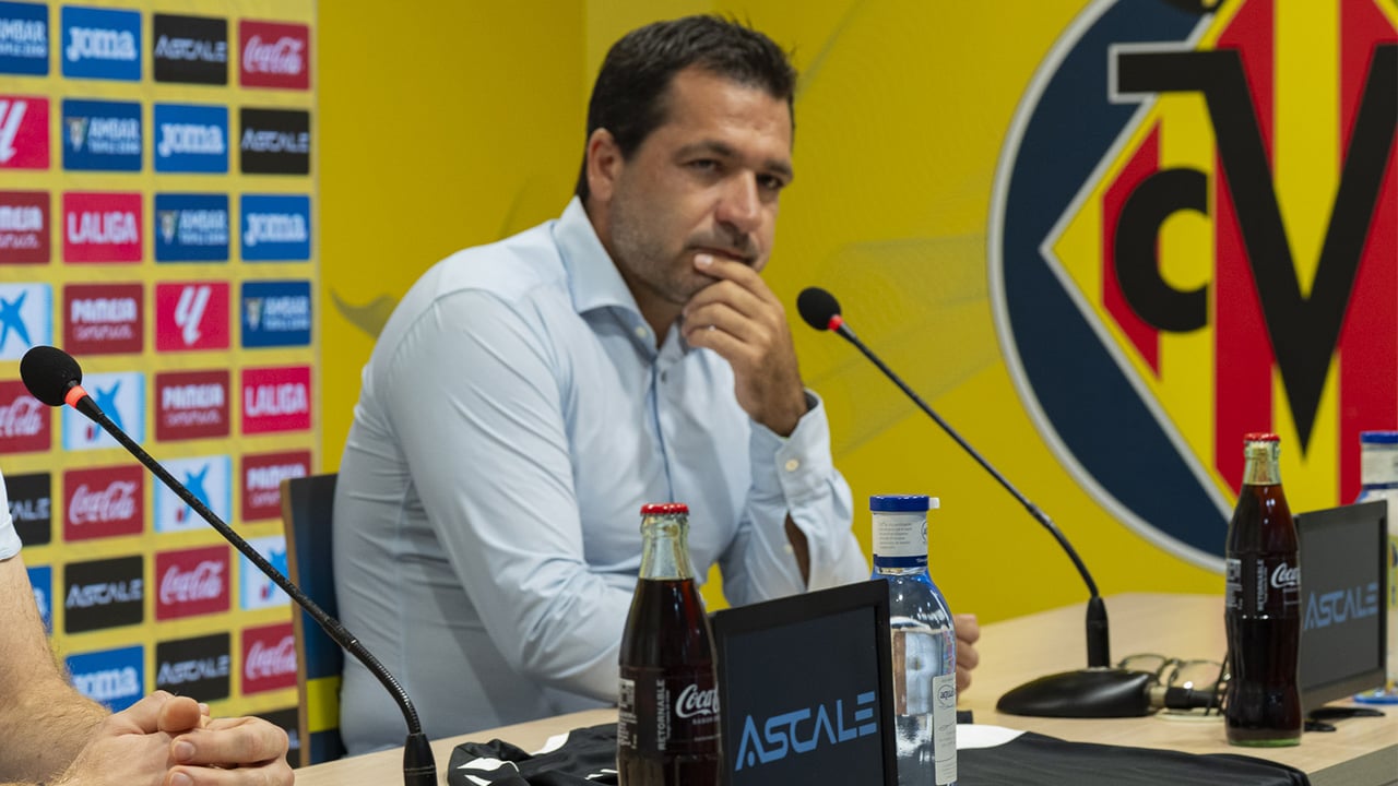 Roig Negueroles echa el freno al mercado y anuncia dos 'fichajes': "Son jugadores del primer equipo"