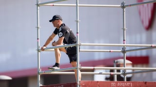 García Plaza cambia el césped por el andamio en el Sevilla para aclarar sus dudas en el once