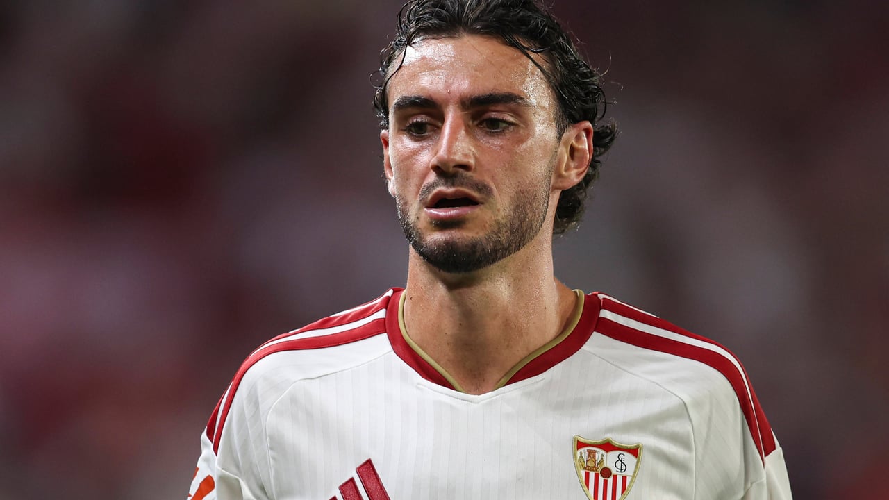 Uno de los fichajes más destacados del Sevilla, Juan Iglesias, le manda un mensaje al Barcelona: "Lo estamos demostrando cada fin de semana"