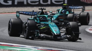 Fernando Alonso sigue siendo el último de la fila