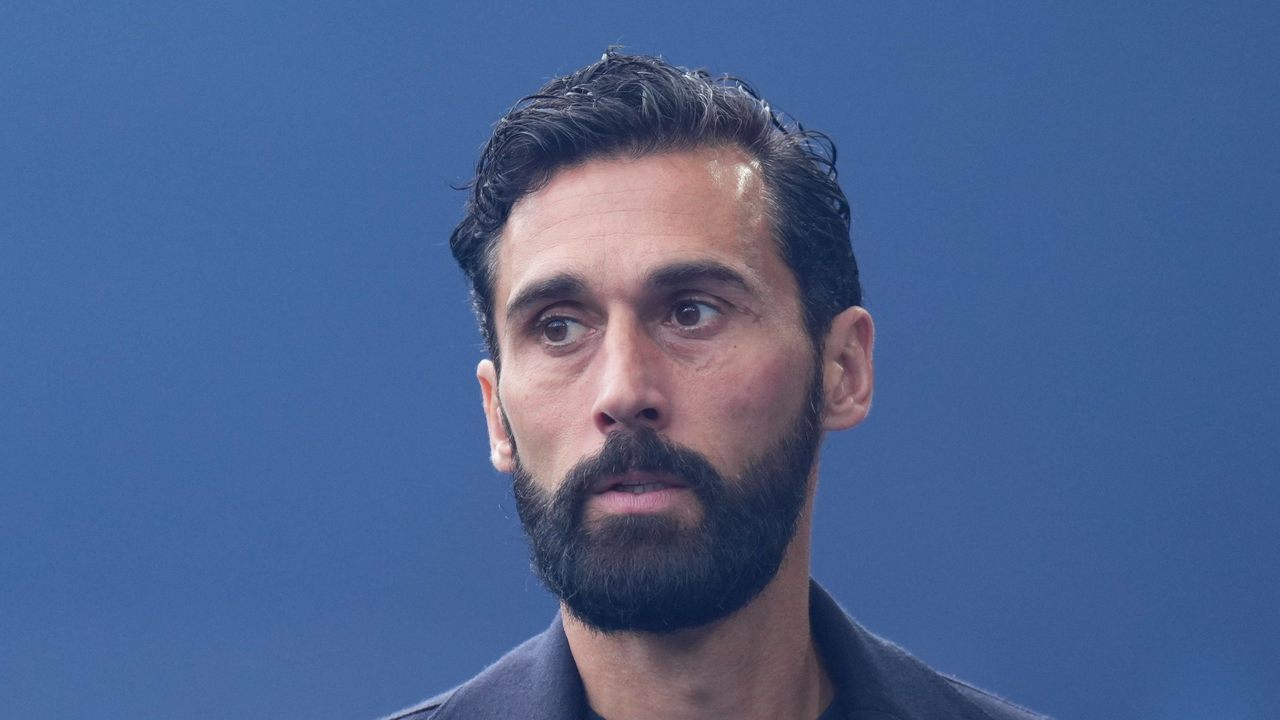 Castigo ejemplar para Álvaro Arbeloa en la Premier League tras su última rajada: "Es un tipo que pesa 100 kilos"