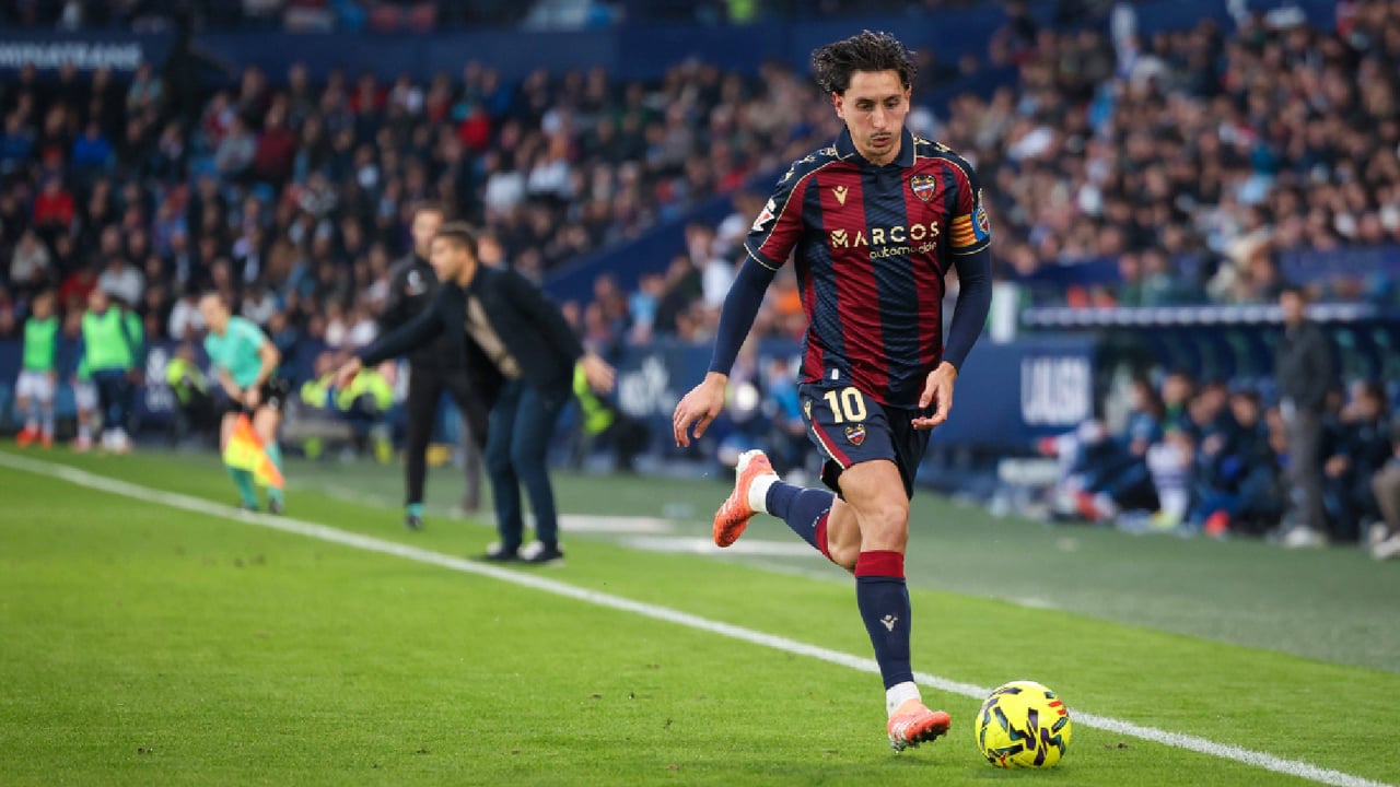 El Levante sondea el mercado en busca de extremos para salir del descenso