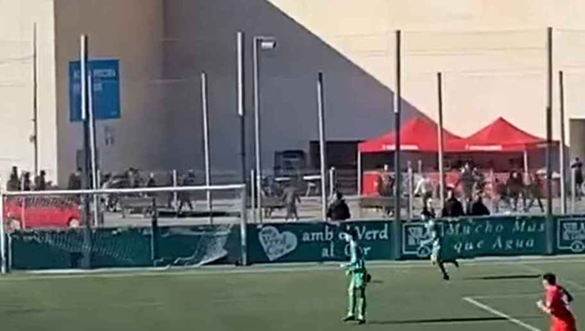 Video: Culpan a los aficionados del Betis de una agresión múltiple