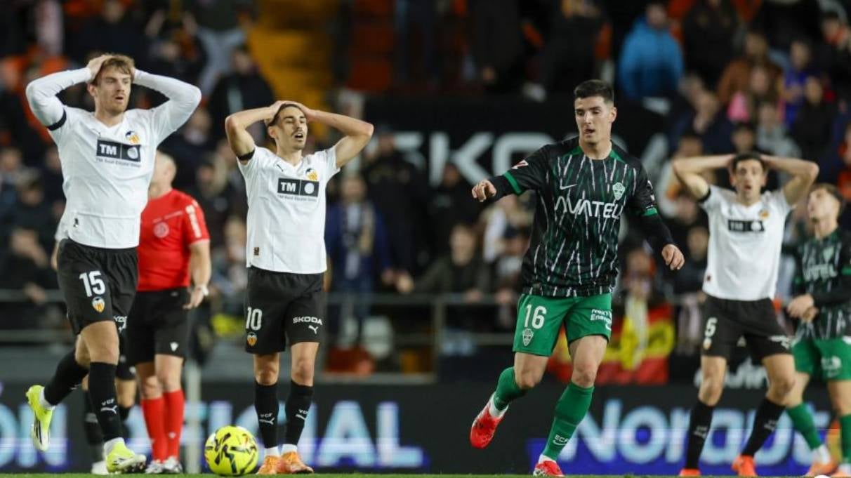 Valencia 1-1 Elche: Punto insuficiente que deja tocado a Corberán