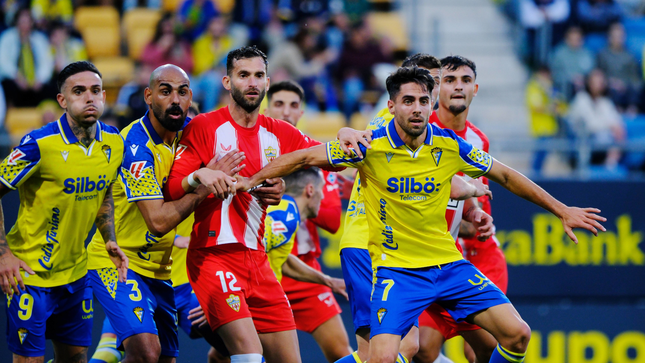 Almería - Cádiz: Horario y dónde ver en TV hoy el partido de LaLiga Hypermotion