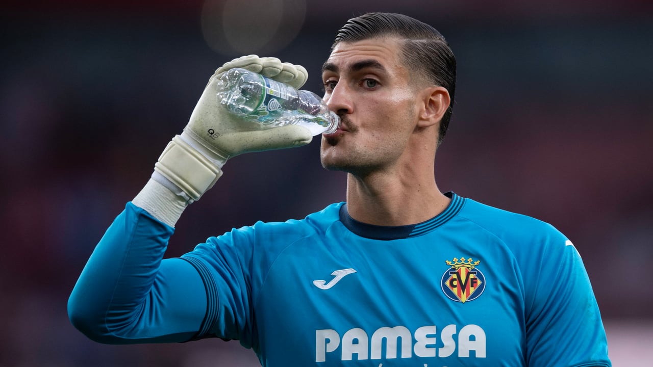 Diego Conde ya maneja dos ofertas y el Sevilla no acaba de dar el paso