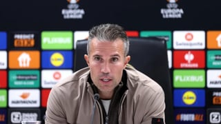 La rivalidad con Antony, su opinión de Pellegrini o el fichaje frustrado por el Sevilla: Van Persie responde antes del Betis - Feyenoord   