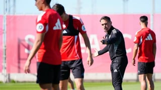Luis García Plaza sigue ensamblando las piezas para su debut al frente del Sevilla 