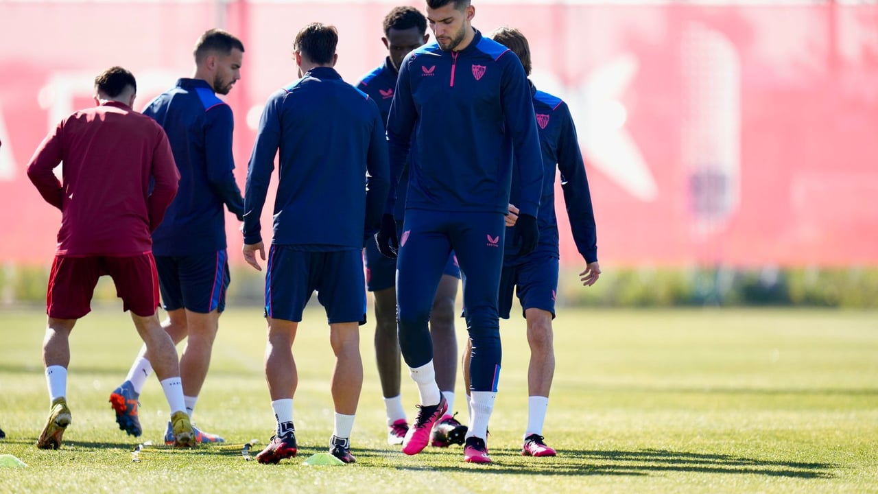 Vuelta a la ciudad deportiva pendiente de Acuña y los 'tocados'