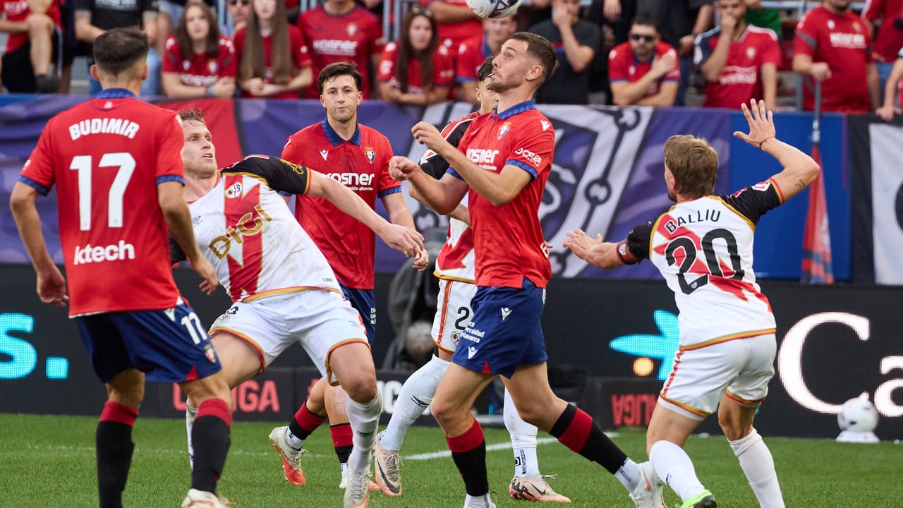 Budimir desafía al tiempo con un golazo histórico: 100 goles en Primera y cinco de los seis de Osasuna