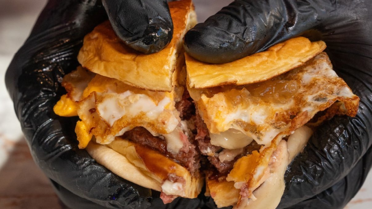 La hamburguesa que no aparece en los 'Top 5', pero que estás obligado a probar si pasas por Sevilla Este