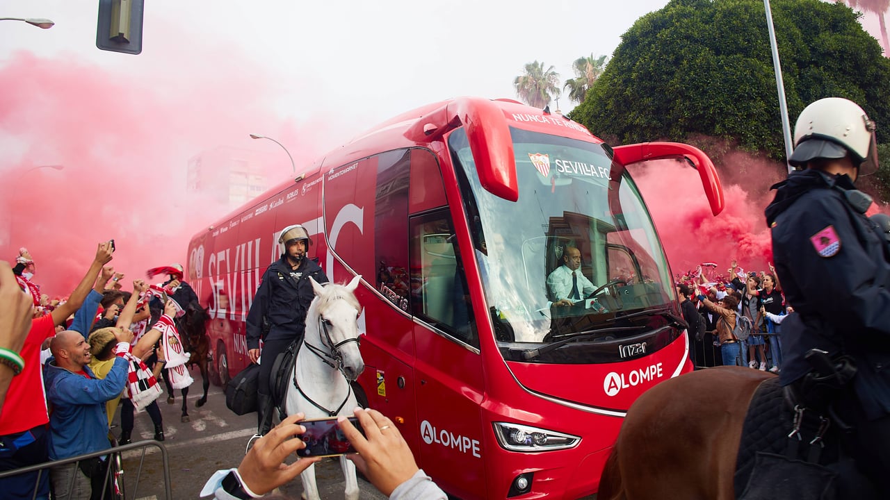 Multa a tres clubes, entre ellos el Sevilla, por desobedecer a la Policía