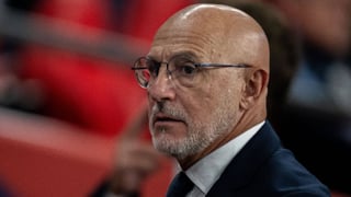 A Luis de la Fuente le crecen los problemas y coge el teléfono de emergencia otra vez 