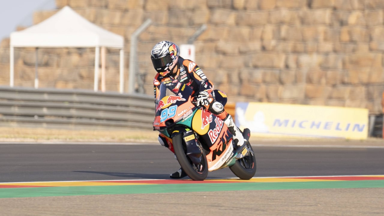 José Antonio Rueda lleva Sevilla a lo más alto en Moto3