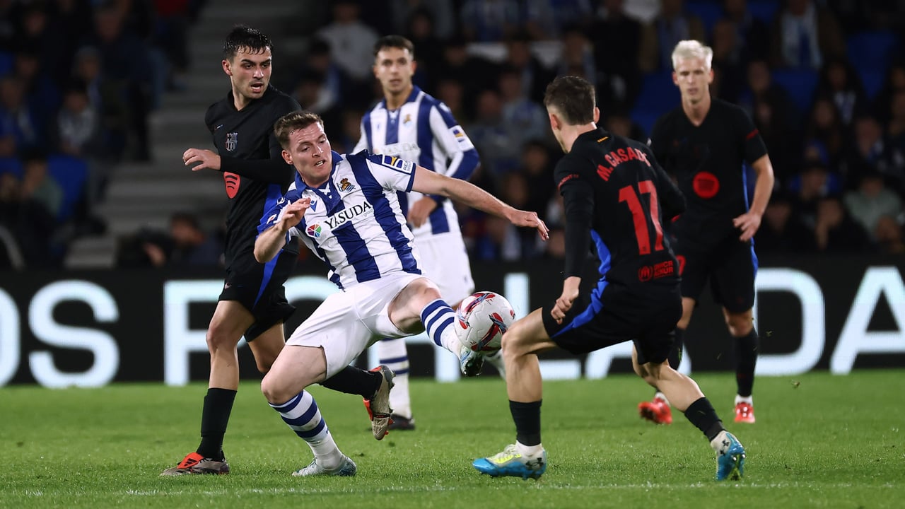 Real Sociedad 1-0 Barcelona: El 'txirimiri' y el fuego 'txuri-urdin' amargan a Flick