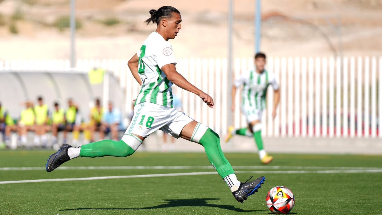El Betis ve peligrar a la última joya de su cantera